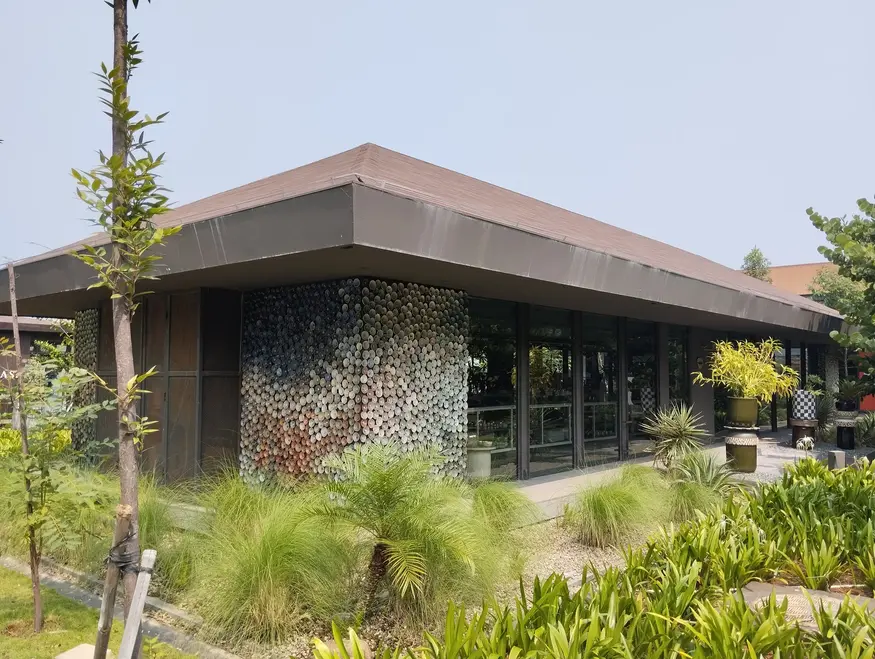 Exterior of the Gaya Ceramic showroom in Ubud, Bali